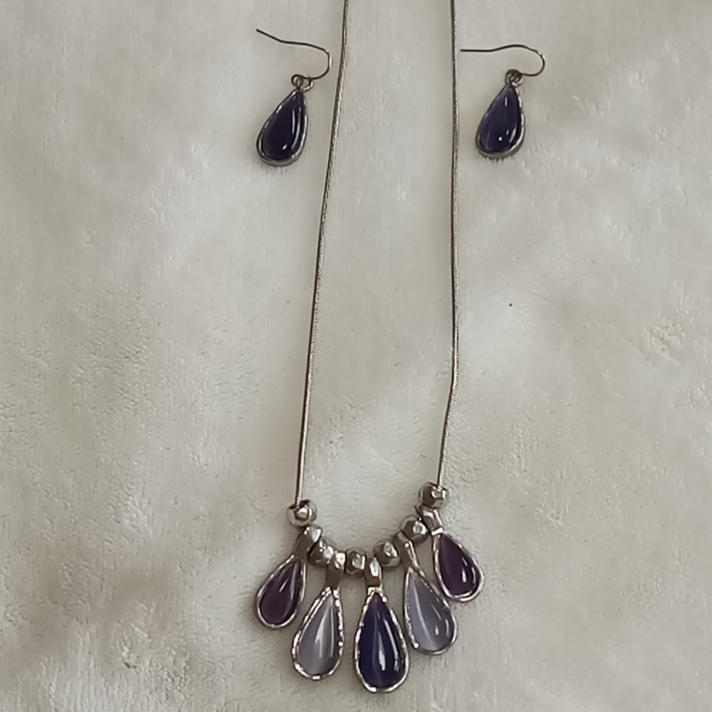 Pretty in Purple earrings and necklace set.